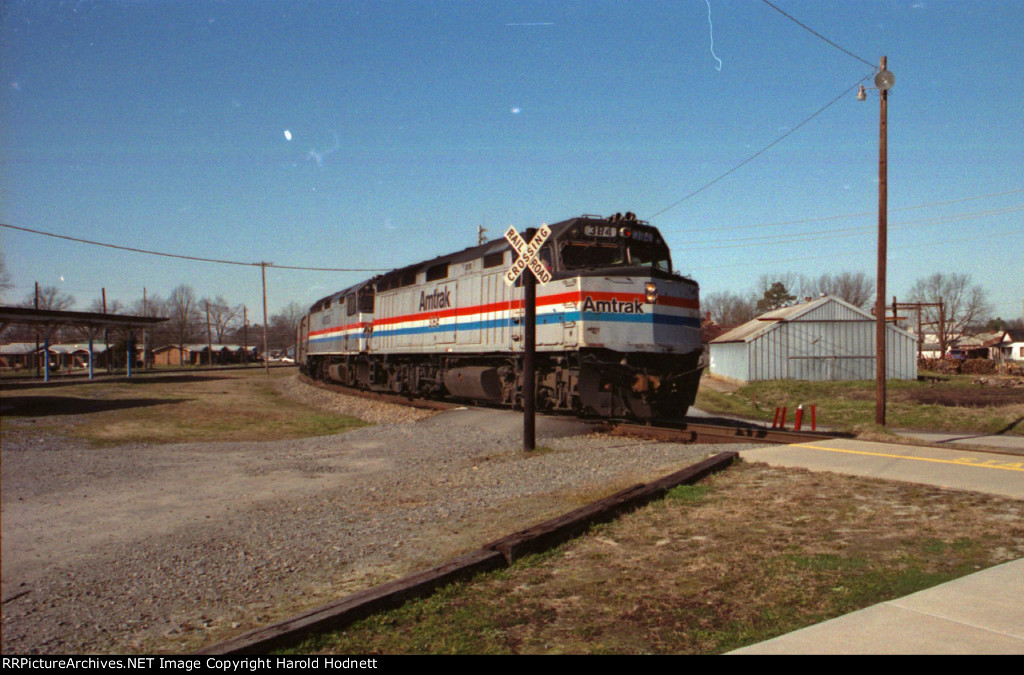 AMTK 384 leads the Silver Star around the connection track